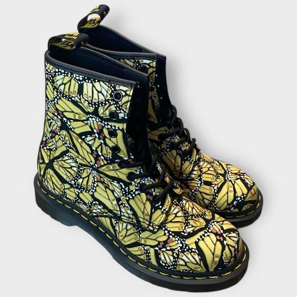 Dr. Martens Womens 1460 Butterfly Print 8-Eye Lace Up Boot size 6 New No Box - Picture 3 of 10